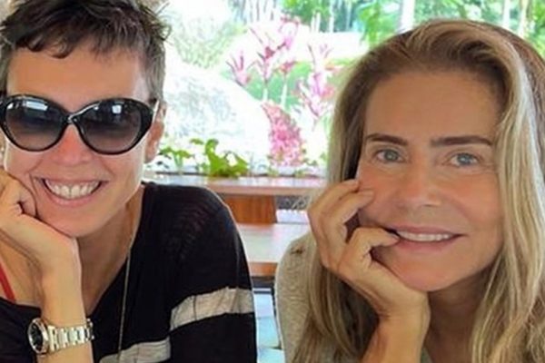 Maitê Proença está namorando a cantora Adriana Calcanhoto, segundo revelação do jornal Extra
