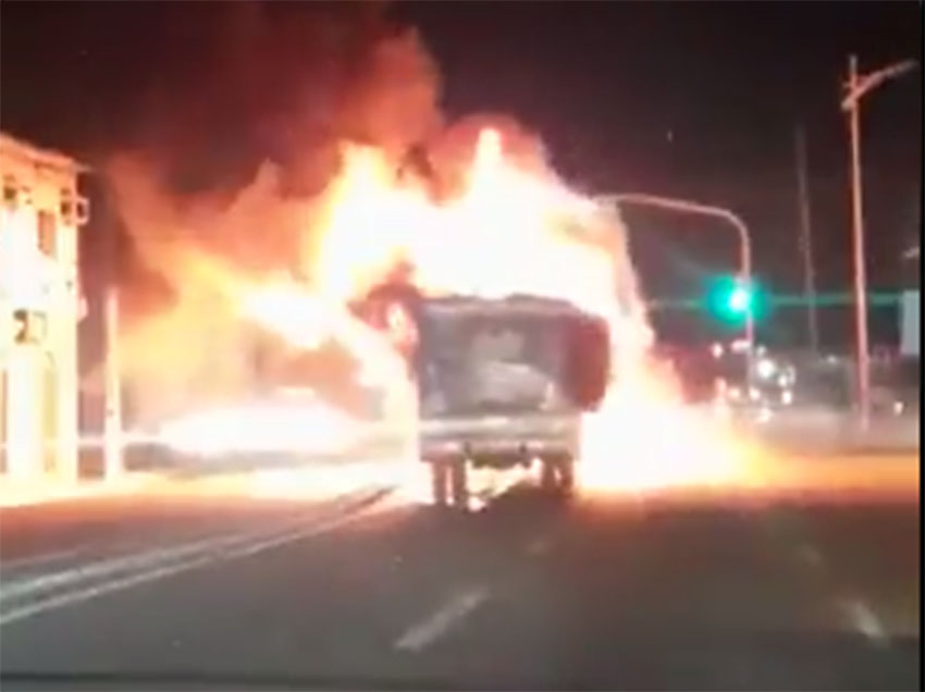 Prefeitura investiga mais um incêndio de ônibus ocorrido na noite desta quarta-feira na Beira Mar