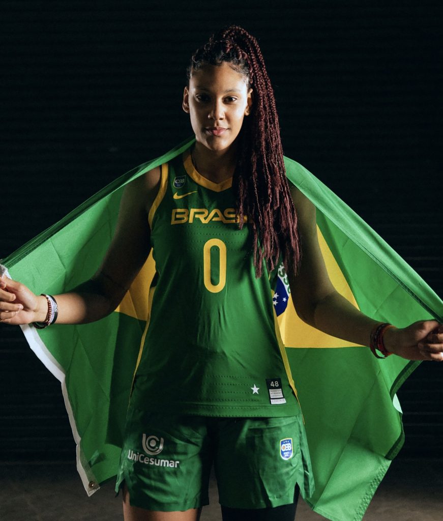 Ex-atendida pela LBV, Kamilla Cardoso foi destaque na estreia na seleção brasileira de basquete