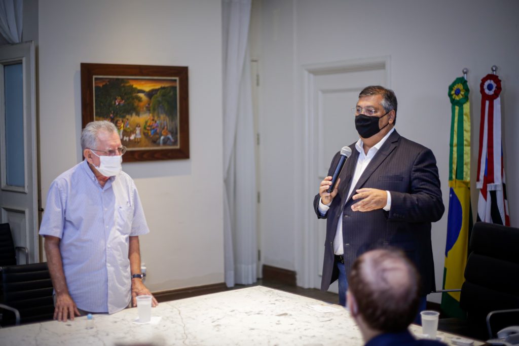Flávio Dino recebe membros da Academia Maranhense de Letras após eleição para imortal