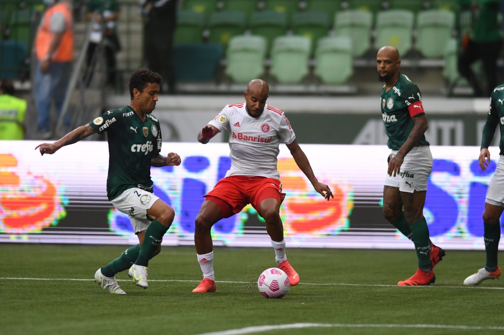 Palmeiras derrota Internacional e volta ao G4 da Série A do Campeonato Brasileiro