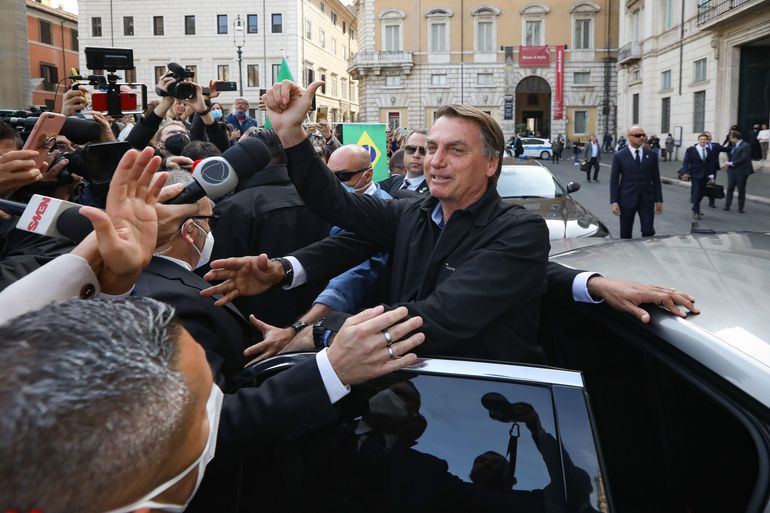 Presidente Jair Bolsonaro provoca aglomerações até na Itália