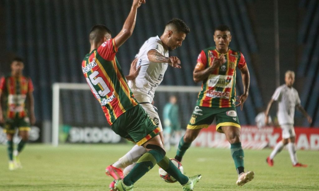 Mesmo com um a mais em campo e vantagem no placar, Sampaio cede empate ao Clube do Remo