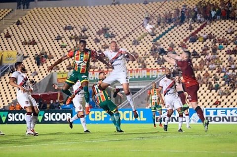 No Castelão, Sampaio vence Brasil de Pelotas e se distancia da zona de rebaixamento para Série C