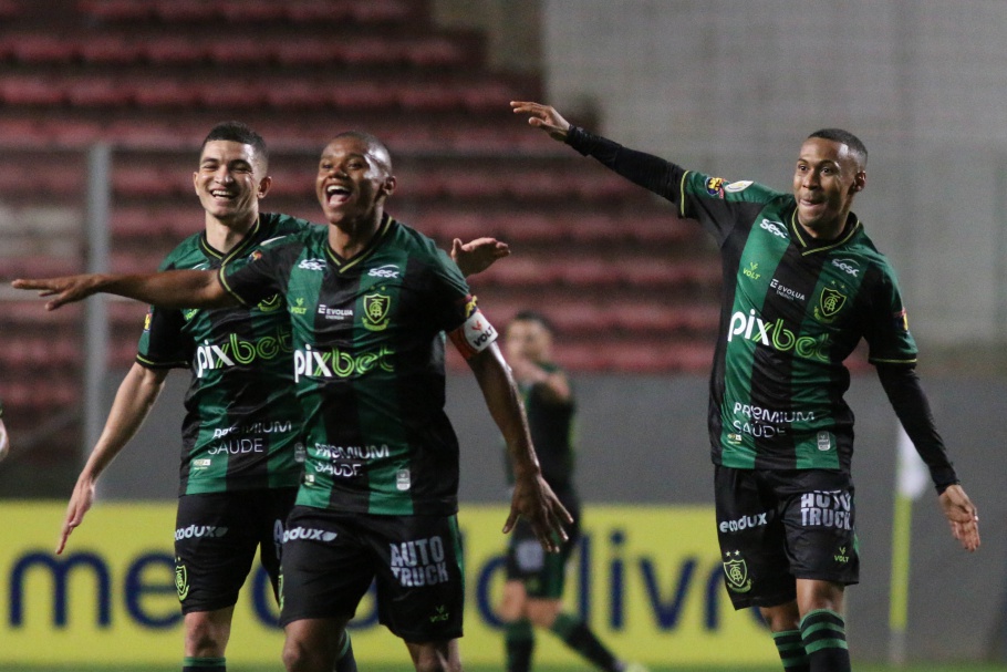 América Mineiro enfrenta Barcelona do Equador de olho na fase de grupos da Libertadores