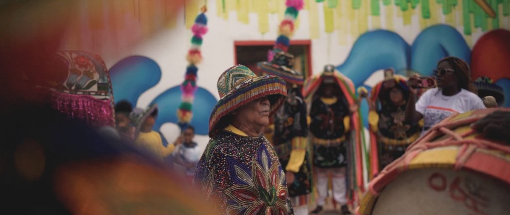 Documentário sobre o Bumba meu Boi retrata os grandes murais da memória graffitados pelo artista Gil Leros