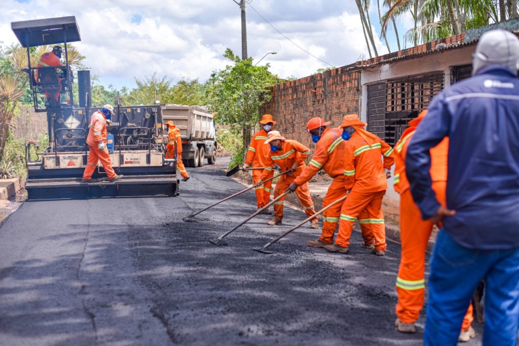 Prefeito Eduardo Braide vistoria obras do programa Asfalto Novo na Vila Nova República