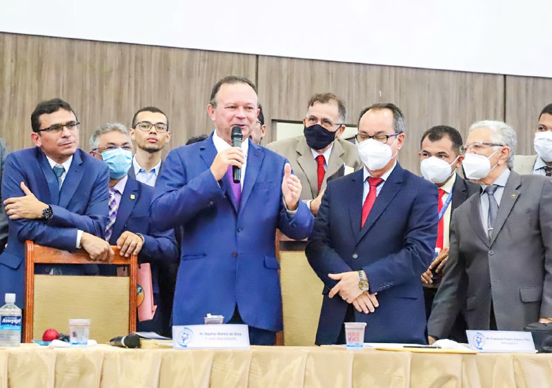 Vice-governador Carlos Brandão participa de encontro na Assembleia de Deus