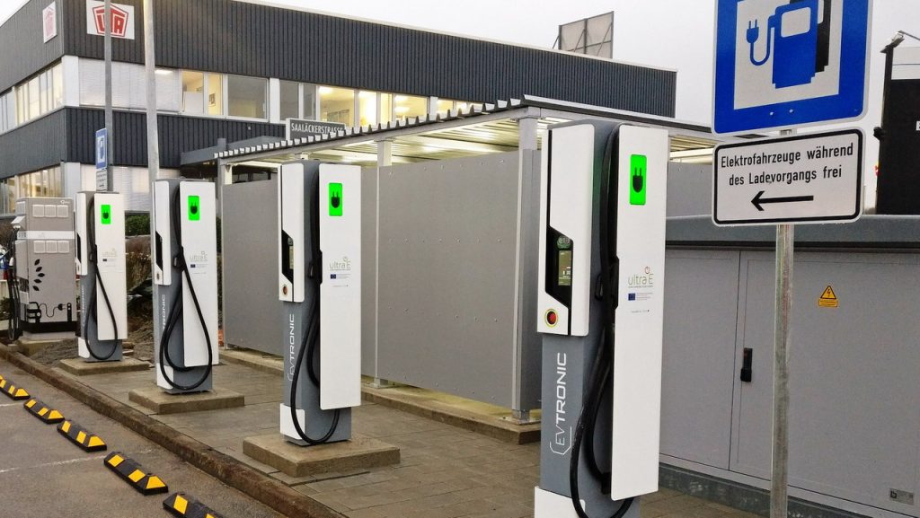 Rede de recarga: ponto crucial para os carros elétricos