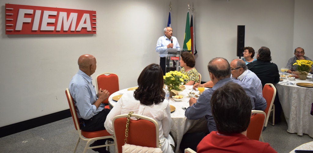 Fiema homenageia deputado Gastão Vieira pela aprovação de verba do Fundeb para o Sistema S