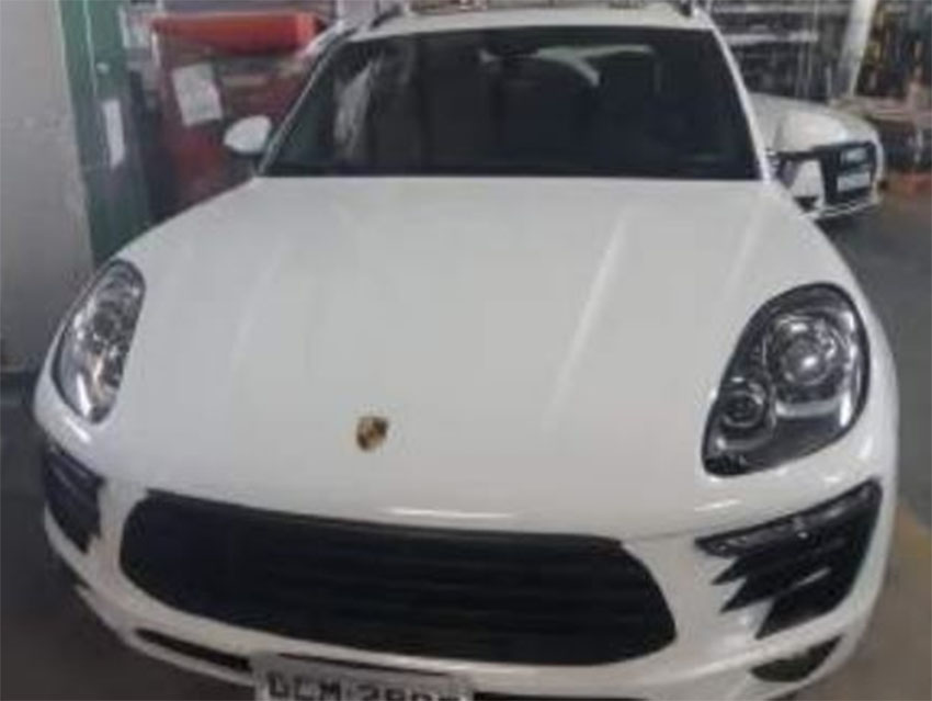 Porsche, Camaro e outros carros de luxo são leiloados a preços abaixo do mercado
