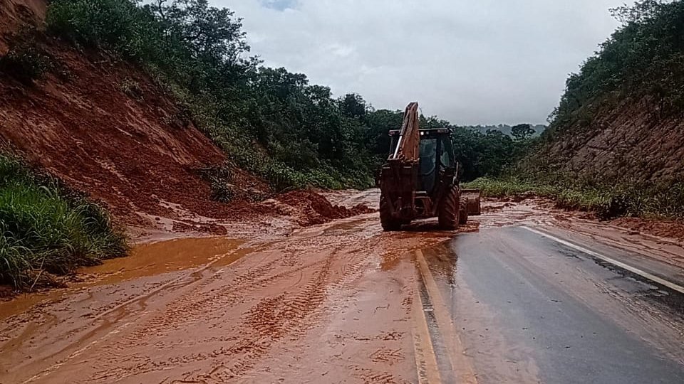Bolsonaro anuncia liberação de R$ 1 bilhão para recuperar as rodovias danificadas pelas chuvas
