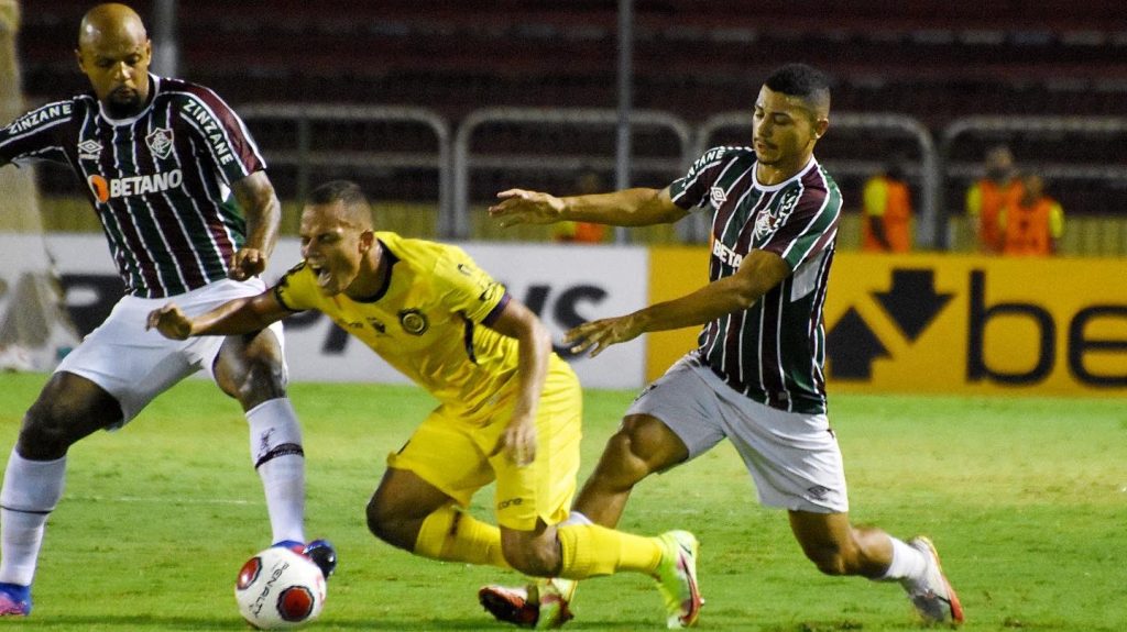 Mesmo com pouca inspiração, Fluminense derrota Madureira e vence a primeira no Carioca