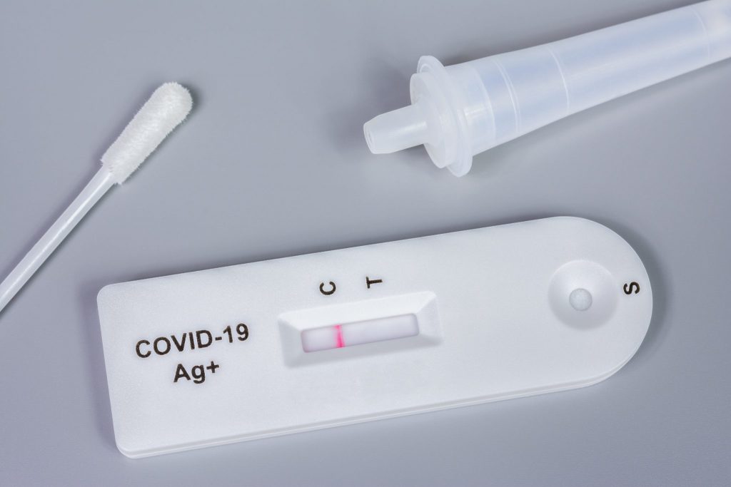 Anvisa manda recolher autoteste de covid-19 comercializado pela Pague Menos