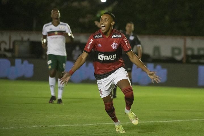 Flamengo e Vasco marcam sua estreia no Campeonato Carioca nesta quarta-feira com vitórias