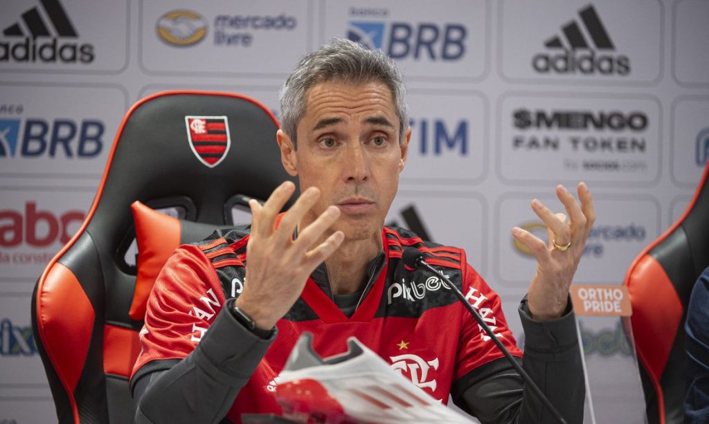 Ao ser apresentado no Flamengo, treinador Paulo Sousa diz que quer fazer história