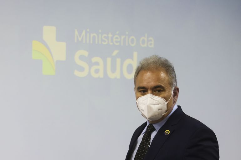 Ministra Rosa Weber pede manifestação do governo sobre indicação de remédios sem comprovação para covid-19