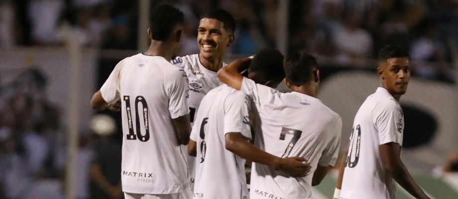 Santos vence América Mineiro e assume a liderança da Série A do Campeonato Brasileiro