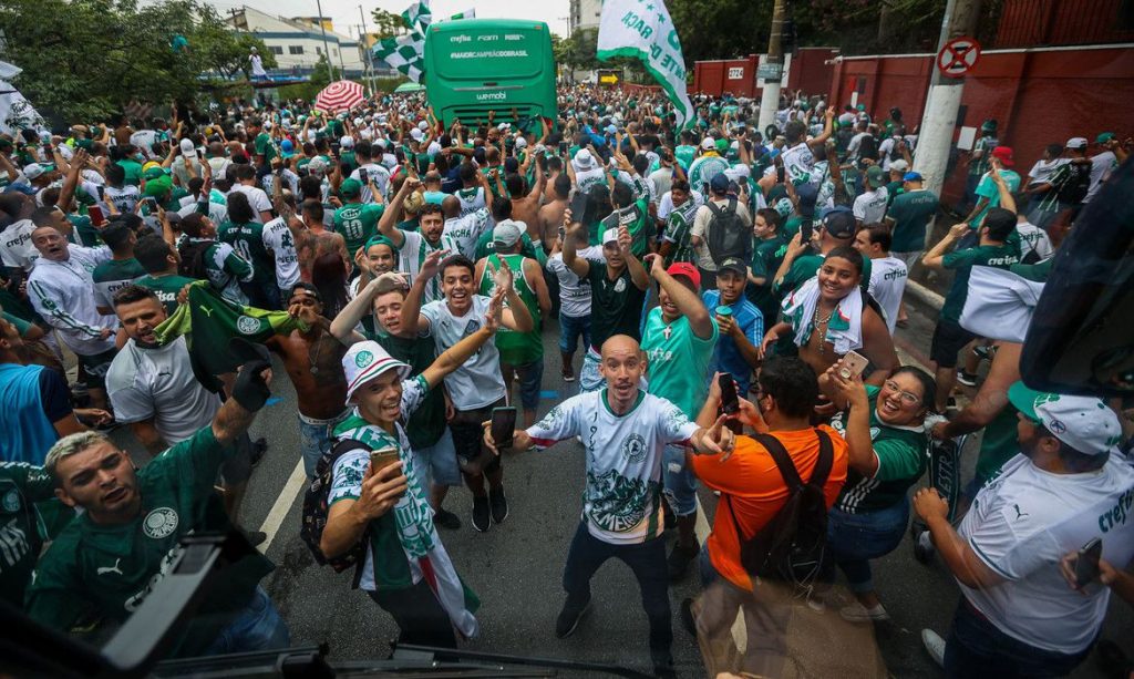 Palmeirenses encaram trâmites da covid-19 para ver time no Mundial de Clubes nos Emirados Árabes Unidos