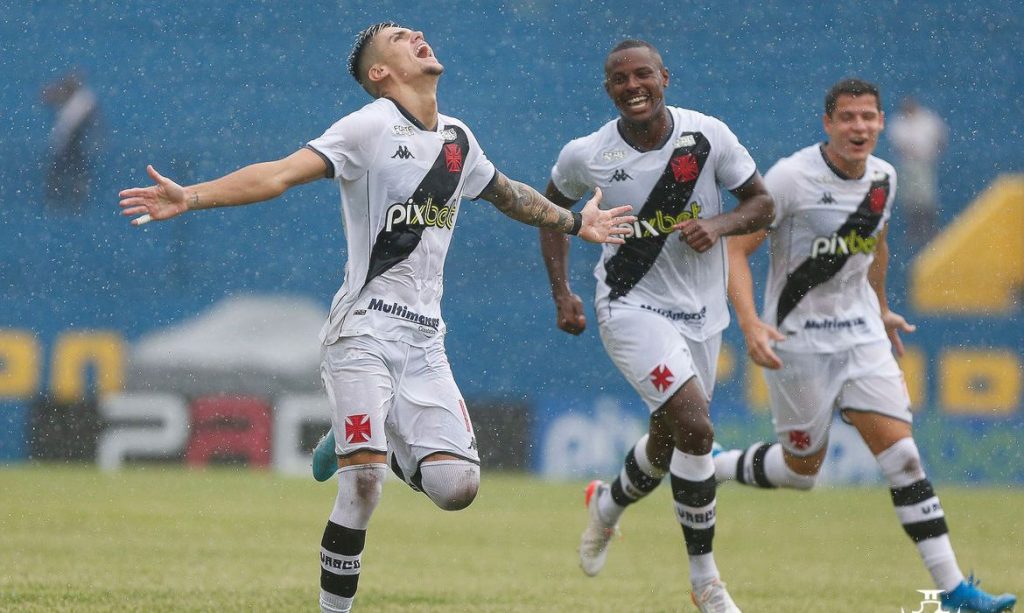 Vasco vence Madureira com tranquilidade e assume a liderança da Taça Guanabara