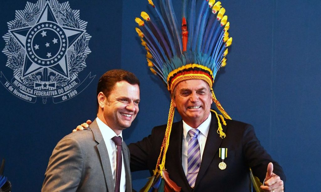 Presidente Jair Bolsonaro recebe do Ministério da Justiça Medalha do Mérito Indigenista