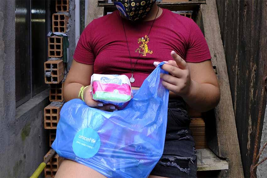 Pobreza menstrual: falta de absorventes atrapalha vida de mulheres na escola e no trabalho