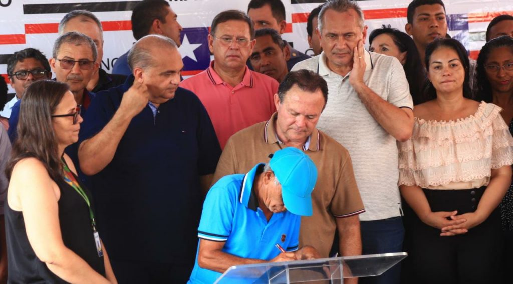 Governo do Estado beneficiou a agricultura familiar de 14 municípios neste domingo
