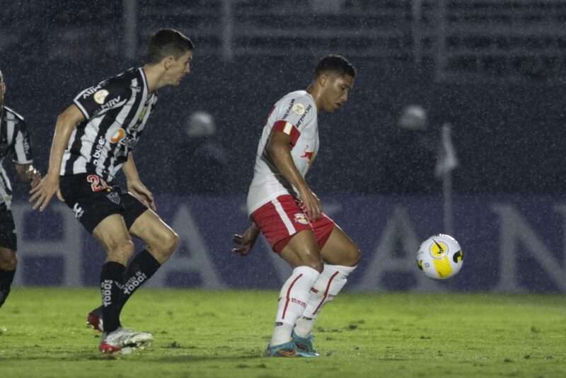 Em jogo antecipado do Campeonato Brasileiro, Bragantino e Atlético Mineiro empatam pelo placar de 1 a 1