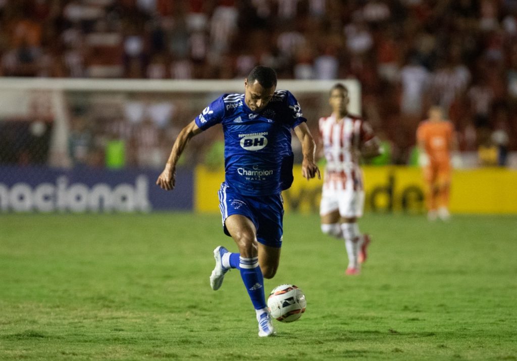 Cruzeiro assume liderança da Série B ao vencer o Náutico e Vasco entra no G4 ao superar Bahia