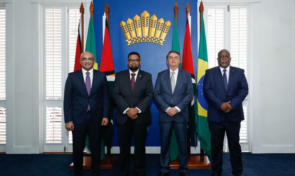 Jair Bolsonaro se reúne com presidente da Guiana em Georgetown e assina convênios com país vizinho