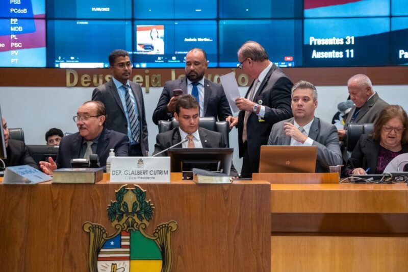 Com voto contra de Wellington do Curso, Assembleia autoriza Brandão se ausentar para cuidar da saúde
