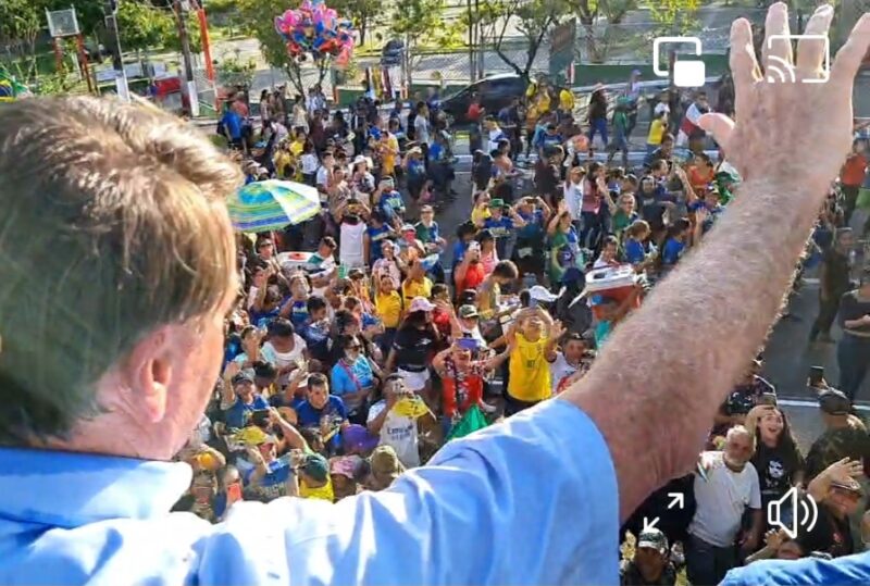 Milhares de evangélicos participam da Marcha para Jesus em Manaus com presença de Bolsonaro