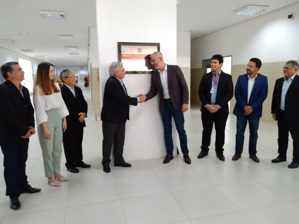 Ao inaugurar prédio voltado para a área de engenharia, ministro da Educação anuncia novos investimentos na UFMA