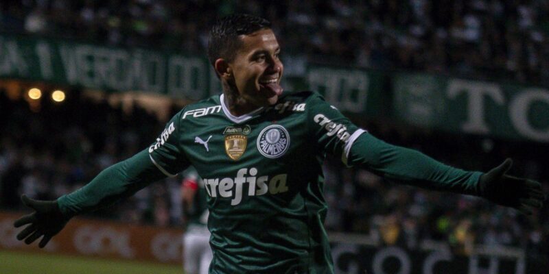 Palmeiras reassume liderança do Brasileirão após vencer Coritiba e São Paulo está de volta ao G4