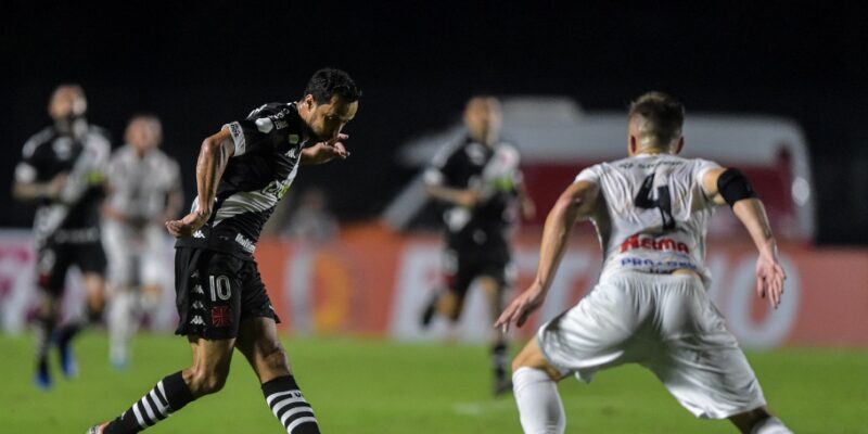 Vasco se isola na vice-liderança da Série B ao vencer Operário do Paraná