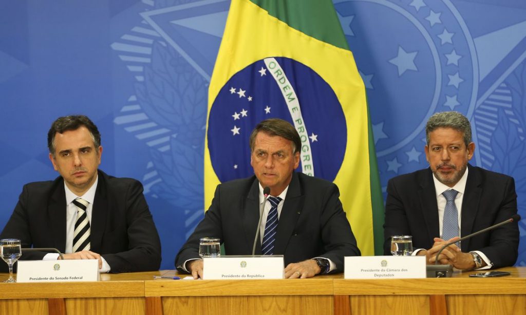 Presidente Jair Bolsonaro propõe ressarcir os governos estaduais em troca de ICMS zero para os combustíveis