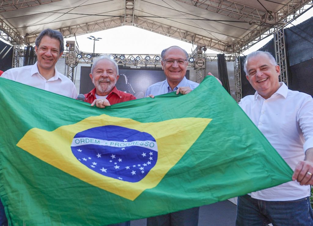 Lula diz que com ele na Presidência cada poder vai cuidar de suas atribuições constitucionais