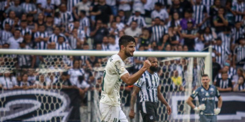 Palmeiras vence o Ceará e continua isolado na liderança do Brasileirão, seguido pelo Corinthians