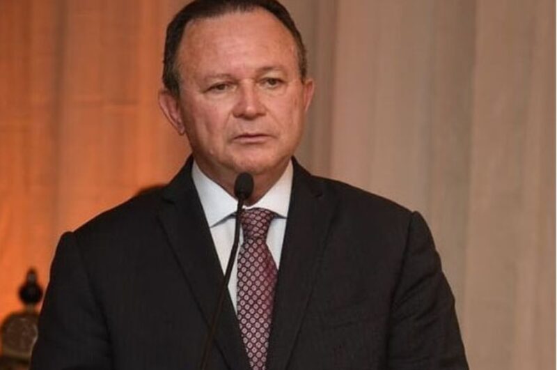 Carlos Brandão não resiste a críticas e anuncia que decidiu reduzir o ICMS de gasolina para 18%