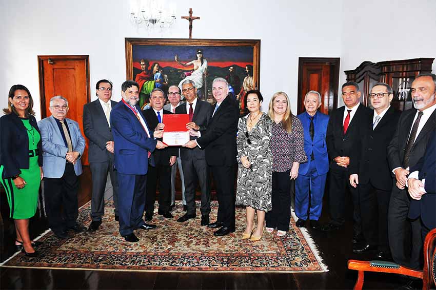 Ministro do TRT recebe Medalha Cândido Mendes no Tribunal de Justiça do Maranhão