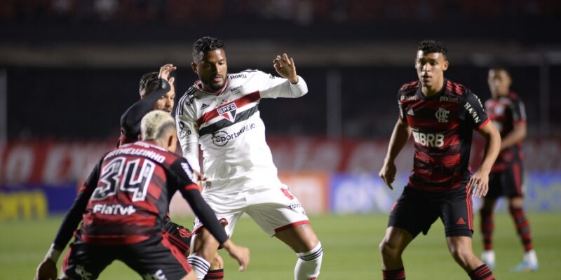Flamengo vence São Paulo, entra no G4 e assume terceira posição na classificação do Campeonato Brasileiro