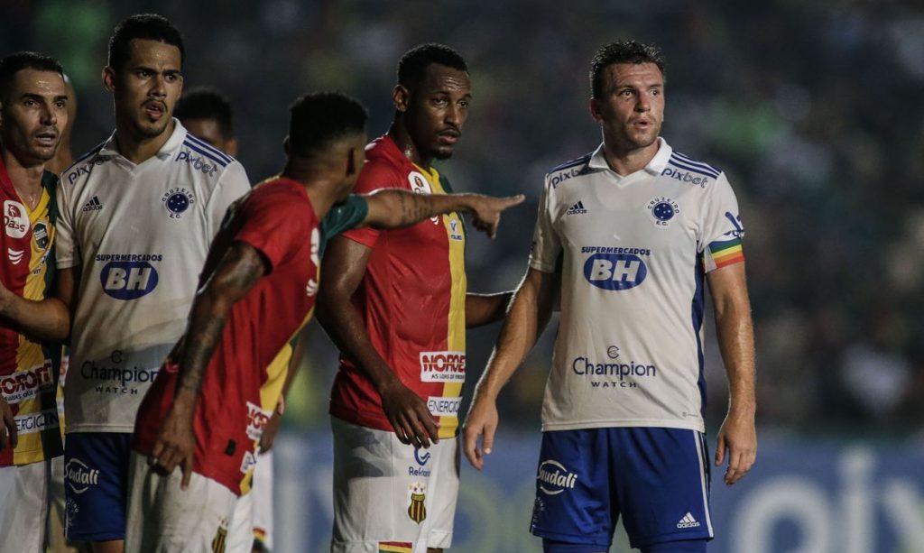 Sampaio segura o líder Cruzeiro da Série B e consegue empate de 1 a 1 no Castelão