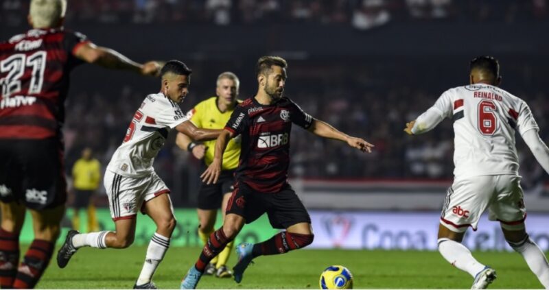 São Paulo perde para o Flamengo por 3 a 1 e decide a vaga em desvantagem no Maracanã