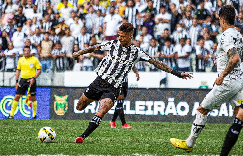 Jogando na Arena Castelão, em Fortaleza, Santos é derrotado pelo Ceará