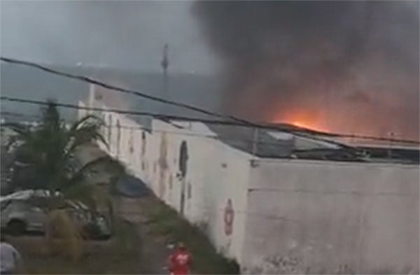 Veículos são incendiados na Casa de Ninar do Governo do Estado na Ponta do Farol