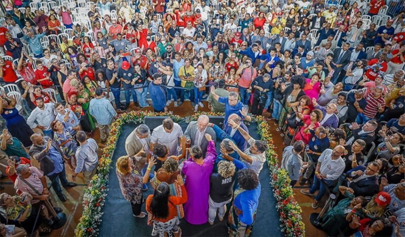 Em busca de vota evangélico, Lula se reúne com pastores no interior do Rio de Janeiro