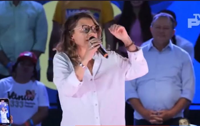 Janja estreia como oradora no comicio de Lula em São Luís