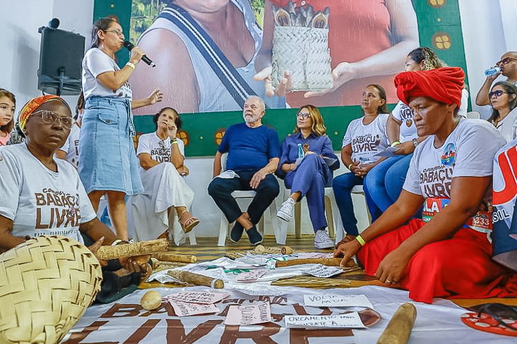 Lula ignora existência e promete recriar Ministério da Mulher ao falar para quebradeiras de coco