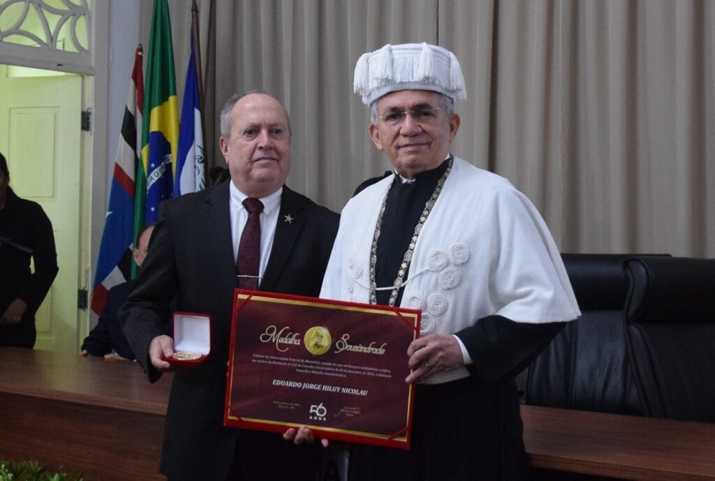 Procurador-geral é homenageado na Universidade Federal com Medalha Sousândrade