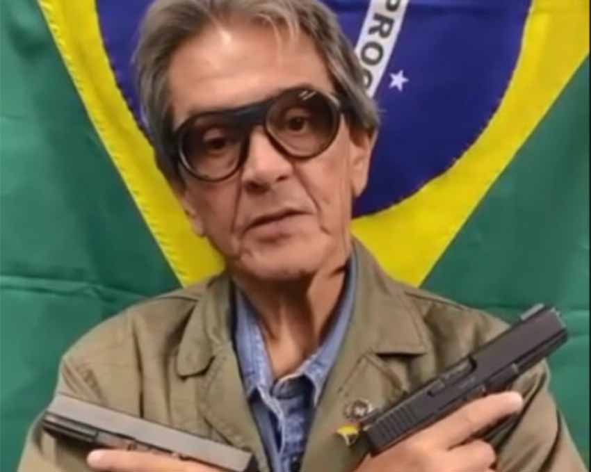 Além da prisão judicial, Roberto Jefferson foi autuado em flagrante por atirar em policiais